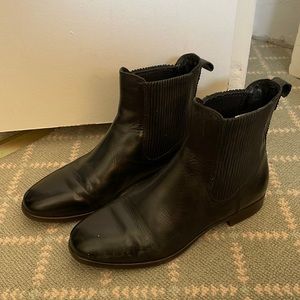 UGG black leather Chelsea boots size 6 W